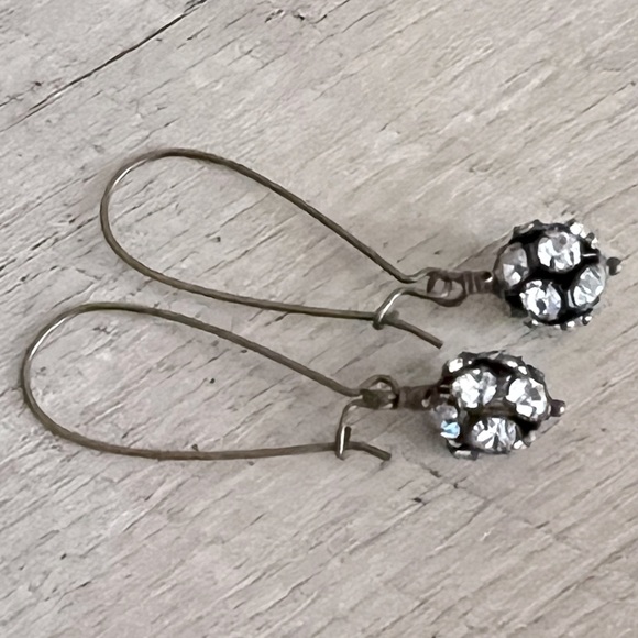 NEW  Handcrafted sparkly earrings on long brass wires - Picture 3 of 4